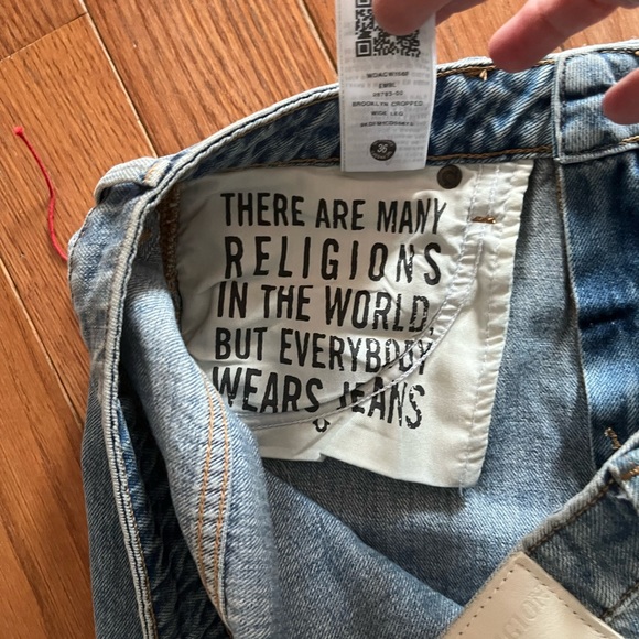 True Religion Crop Cuffed Brooklyn Jeans - Picture 5 of 6